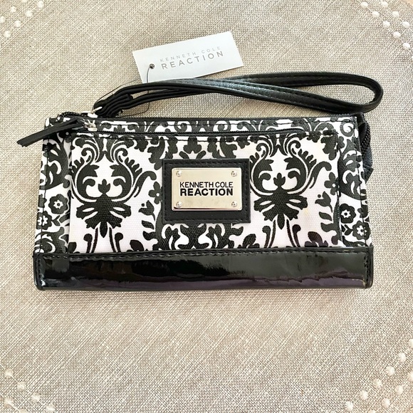 NWT Kenneth Cole Reaction Wristlet Clutch